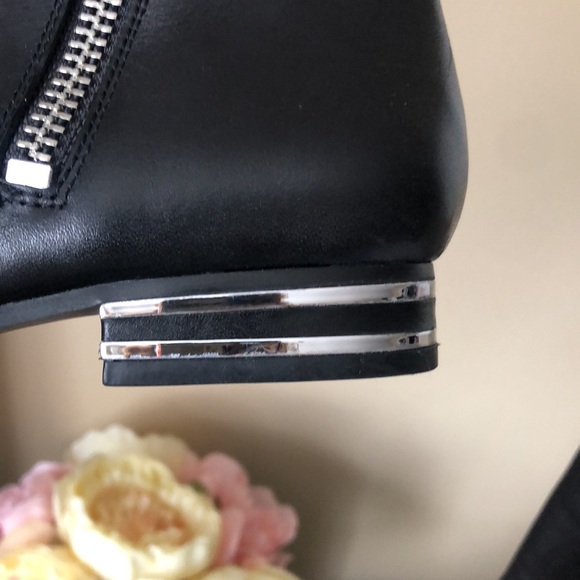 Edgy Chic DKNY Striped Heel Black Leather Boots - Picture 7 of 14